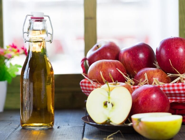 Apple cider vinegar is very effective in the treatment of varicose veins on the legs.